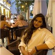 Tengo nivel alto en Español y Inglés. También hablo Urdu que es mi idioma nativo
